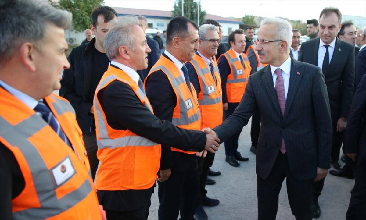 Bakan Uraloğlu, yapımı süren çevre yolunda incelemede bulundu