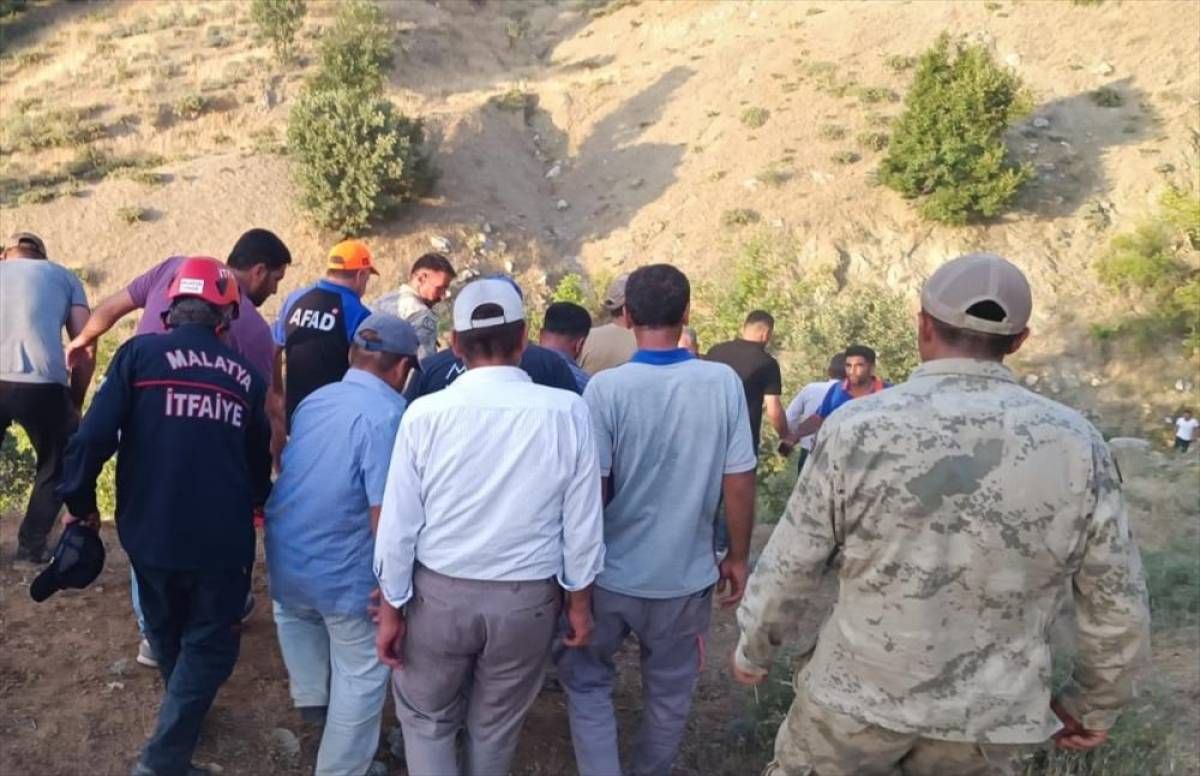 Malatya'da kayalıklardan düşen kişi yaralandı