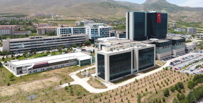 Boğulma tehlikesi geçiren genç hastaneye kaldırıldı