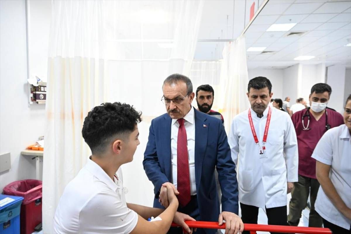 Yolcu otobüsünün devrilmesi sonucu 26 kişi yaralandı