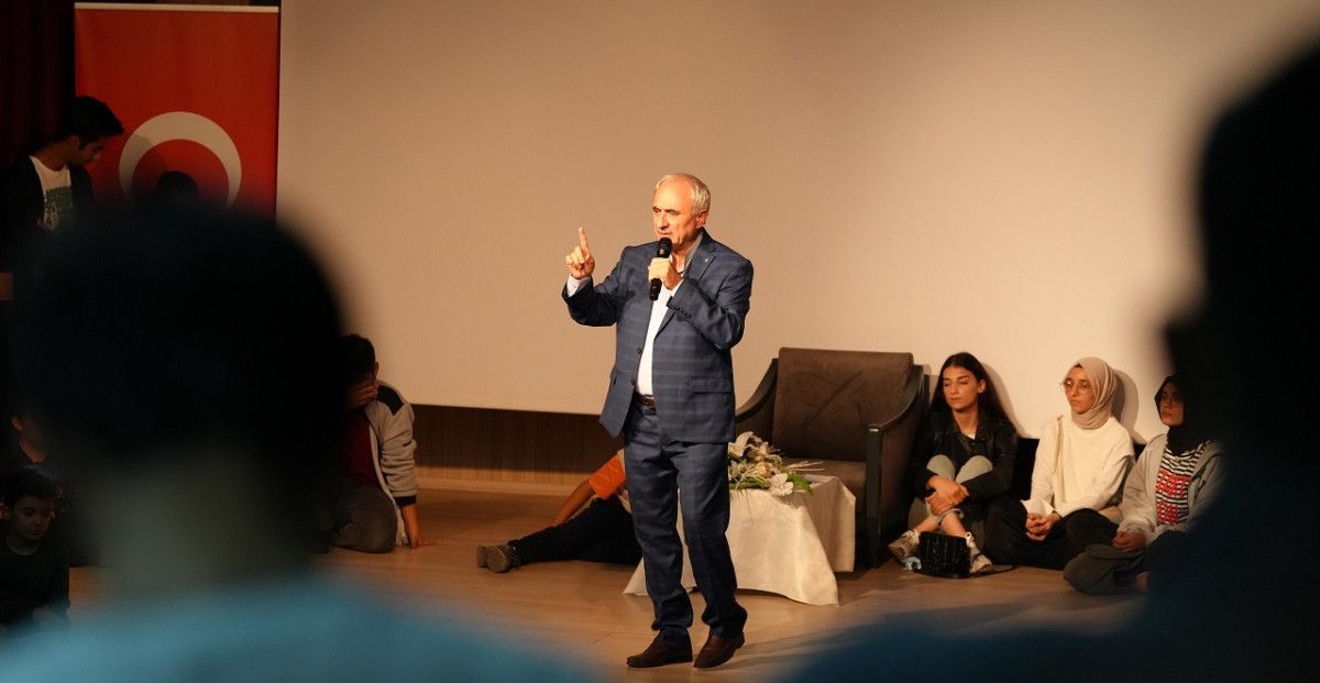 Nurullah Genç, Battalgazi’de Gençlerle Buluştu