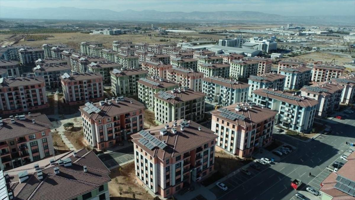 Yeşilyurt'ta 2 bin 219 afetzede konutlarının anahtarını teslim aldı