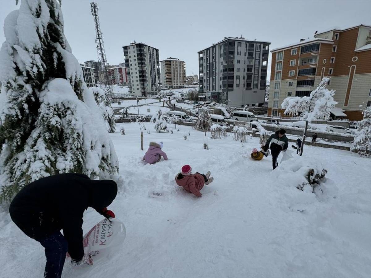Malatya'da karla mücadele çalışmaları sürüyor