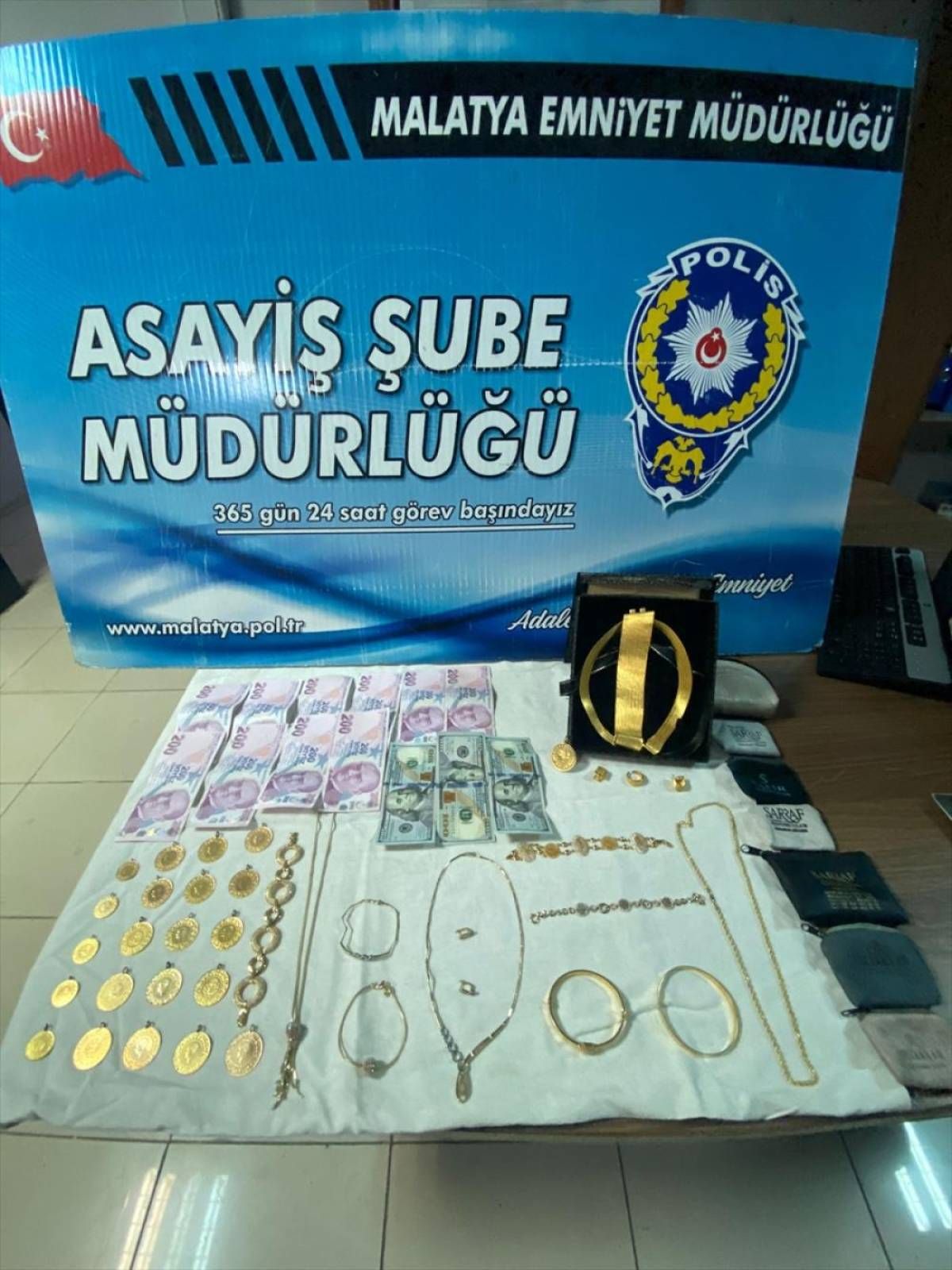 Evden hırsızlık yapan zanlı yakalandı