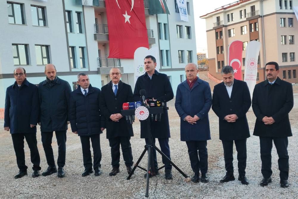 "2025 yılı sonu itibariyle evine girmeyen tek bir depremzede kardeşimiz kalmayacak"