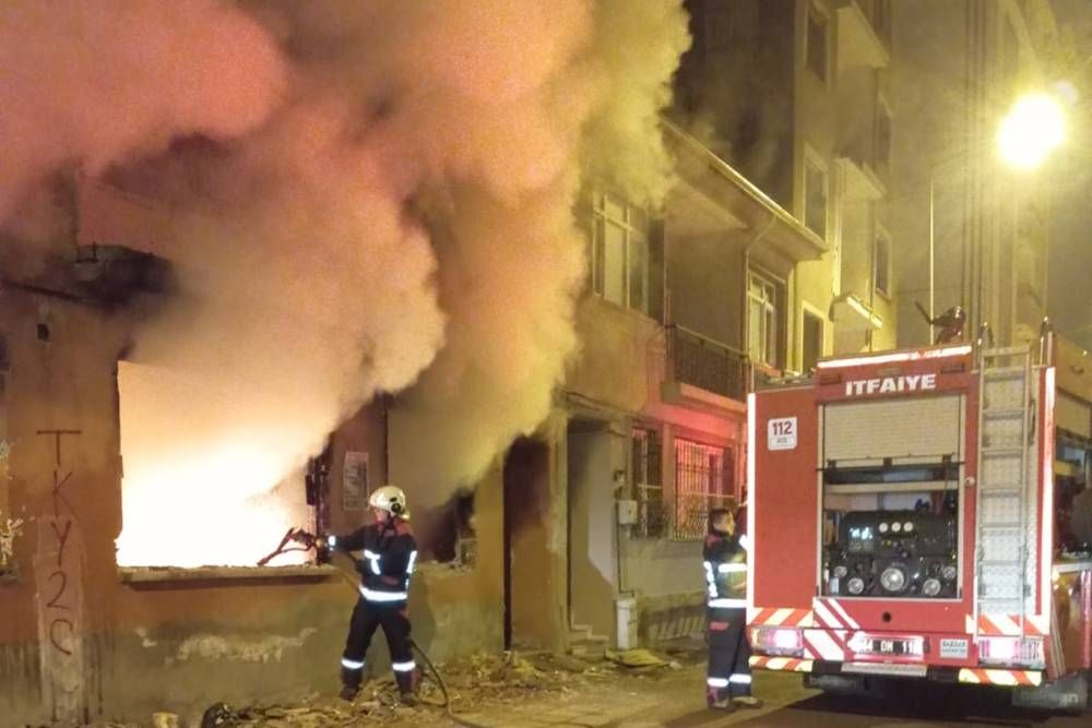 Metruk binada çıkan yangın korkuttu