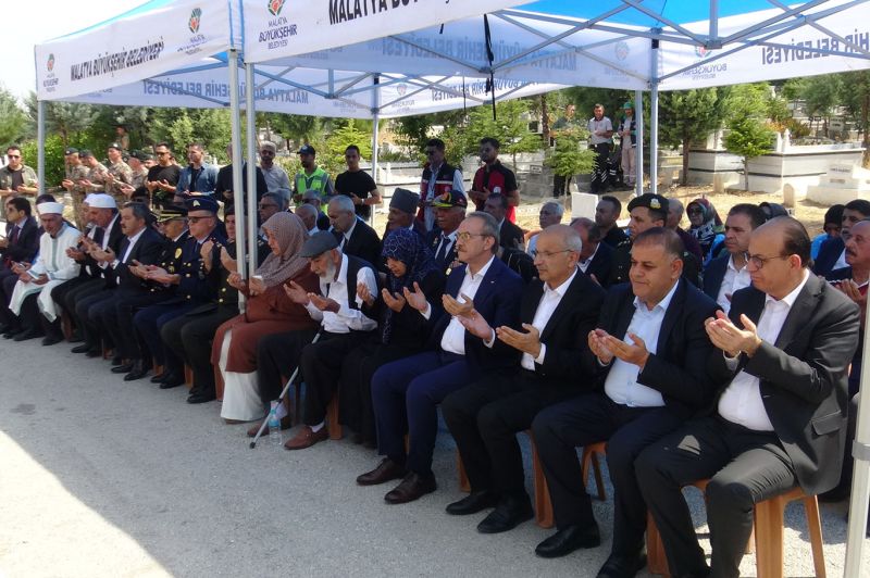 15 Temmuz Şehitleri kabirleri başında dualarla anıldı