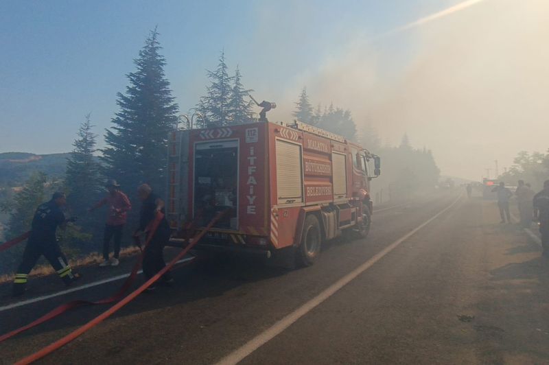 Orman yangınlarına havadan ve karadan müdahale