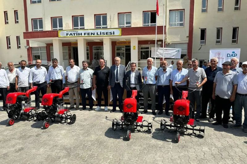 Malatya'da 60 üreticiye çapa makinesi desteği