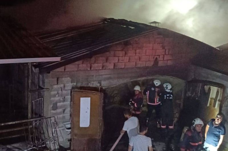 Malatya'da ahır ve samanlık yangını