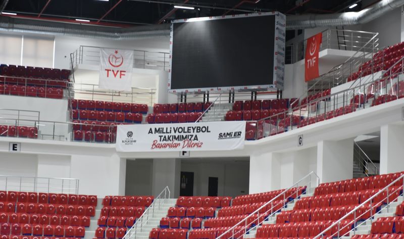 Malatya'da milli voleybol maçının oynanacağı salonda hazırlıklar tamamlandı