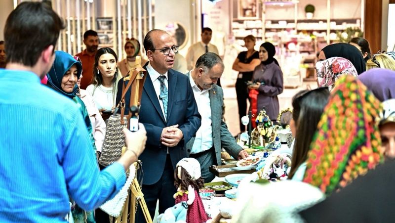 Kadınların El Emeği Göz Nuru Eserleri ‘Kurs Merkezleri-Yılsonu’ Sergisinde Beğeniye Sunuldu