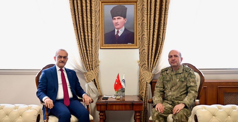 Orgeneral Ergün Vali Yavuz’u ziyaret etti