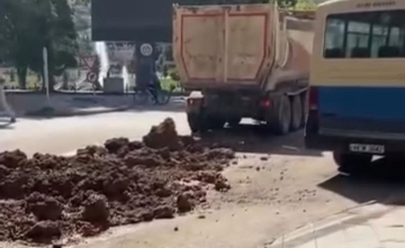 Kernek Meydanı’nda hafriyat yola döküldü