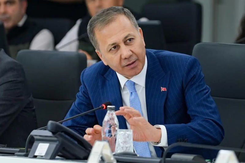 Bakan Yerlikaya: 438 suçlu yurtdışından Türkiye'ye iade edildi