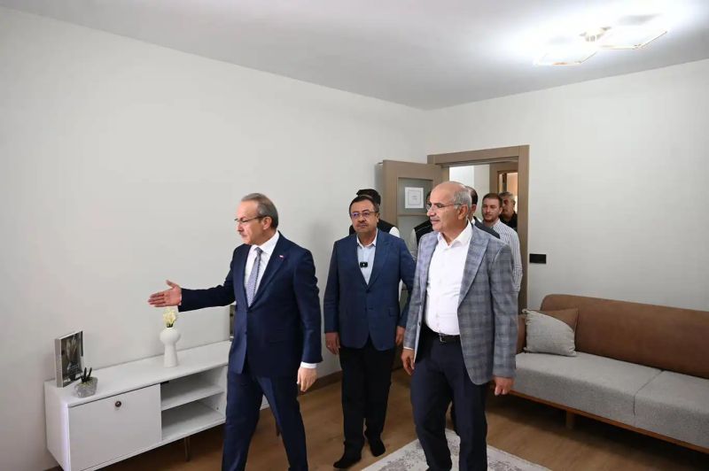 Vali Yavuz deprem konutlarını yerinde inceledi