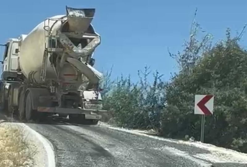 Hekimhan’da beton mikserinin yola beton dökmesi tepki çekti