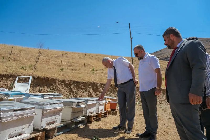 Müdür Akar: Arıcılık, doğanın döngüsünü sürdüren önemli bir faaliyettir