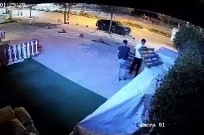 Malatya'da hırsızlık anı güvenlik kamerasında