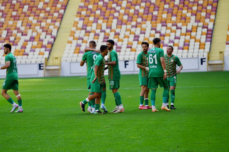 Yeni Malatyaspor, kupada Yeşilyurtspor'a farklı yenildi