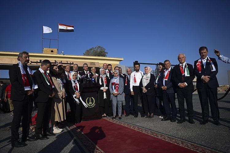 AK Parti heyetinden Refah Sınır Kapısı’nda dünyaya mesaj