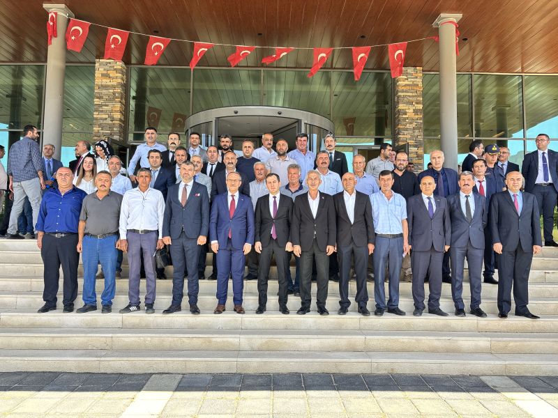 Vali Seddar Yavuz Arapgir’de muhtarlarla buluştu