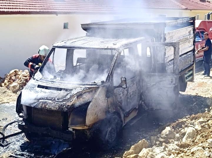 Akçadağ TOKİ şantiyesinde araç yangını