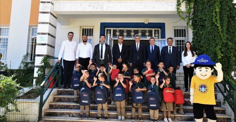 Malatya'da öğrencilere eğitim seti verildi