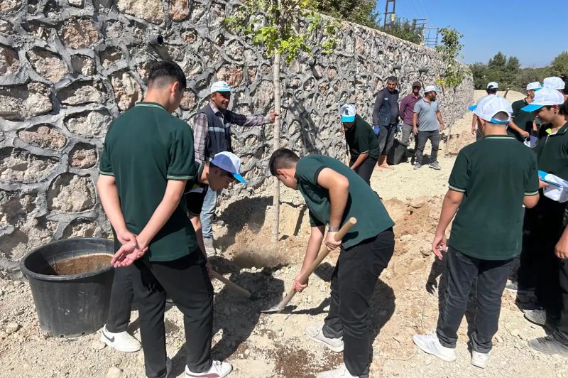 Malatya Fethi'nin yıl dönümünde yüzlerce fidan toprakla buluştu