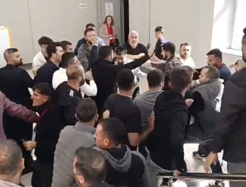 CHP Malatya İl Kongresinde Kavga Çıktı: Yumruklar Havada Uçuştu