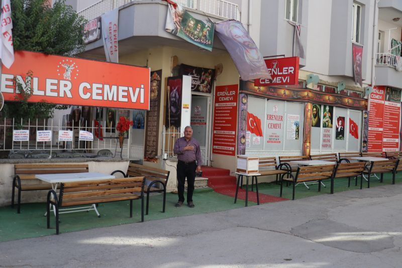 Cemevinde Müze Gibi Şark Köşesi: 900 Parça Otantik Eşya Ziyaretçileri Geçmişe Götürüyor