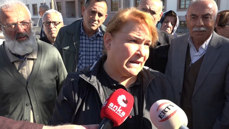 Zaviye Mahallesi Sakinlerinden Valilik Önünde Tepki: “Evlerimizin Yeri Verilmedi, Mağduriyetimiz Sürüyor”