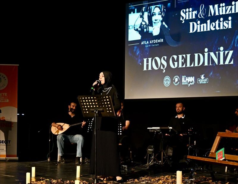 Yeşilyurt’ta “Şiir Ve Müzik Dinletisi” Sanatseverlerden Tam Not Aldı!