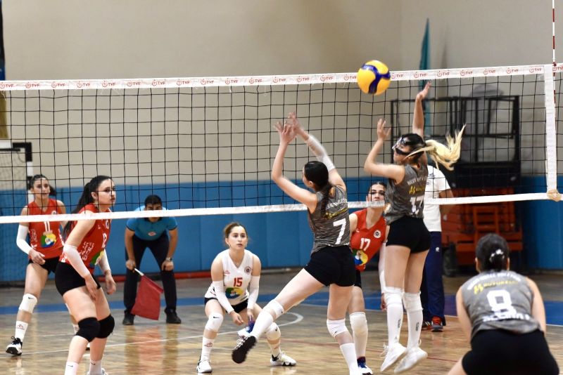 Voleybolda Malatya Takımları Haftayı Farklı Sonuçlarla Kapattı
