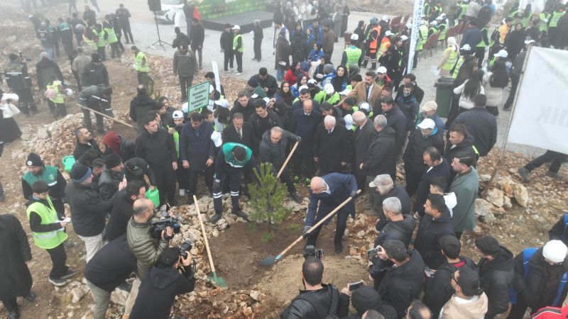 Beydağı’nda Yüz Binlerce Tohum ve 10 Bin 444 Fidan Toprakla Buluştu