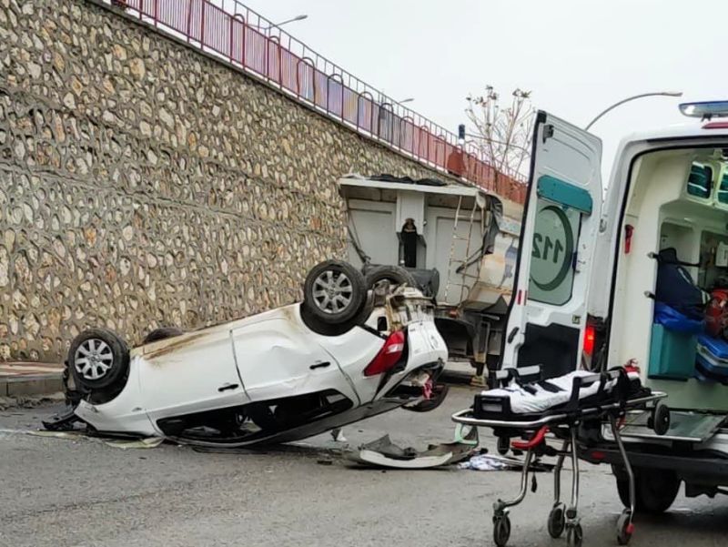 Okul Önünde Faciadan Dönüldü: El Freni Çekilmeyen Araç Öğrenciyle Birlikte Uçuruma Yuvarlandı