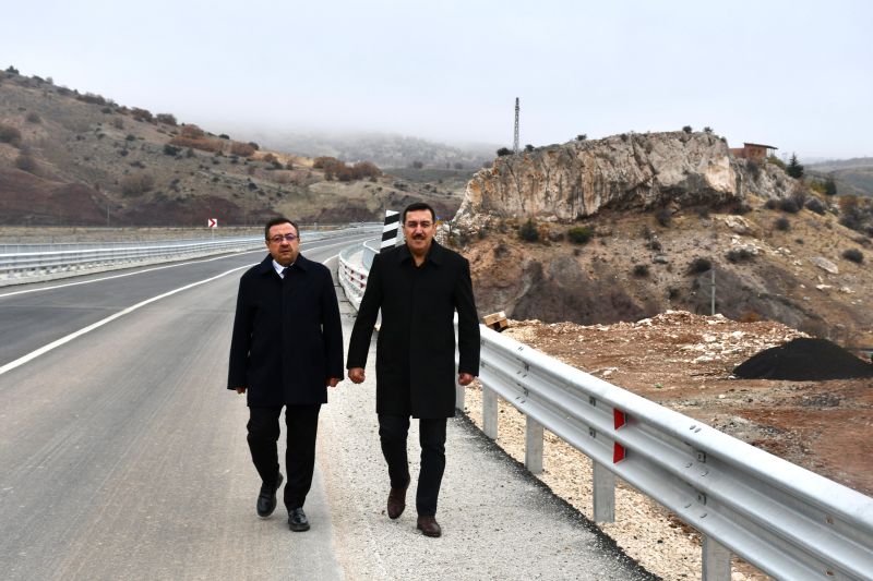 Kuluncak–Hekimhan Bağlantı Yolu Köprüsünde Çalışmalar Hızla Devam Ediyor