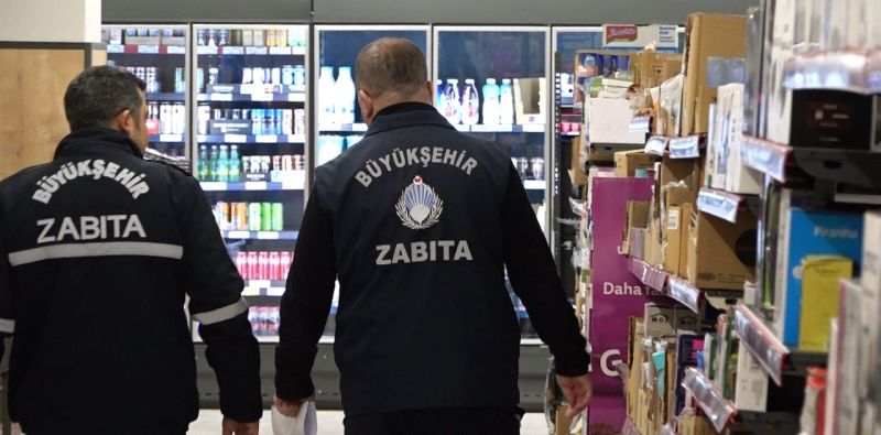 Büyükşehir Zabıtasından Kurallara Uymayan İş Yerlerine Kapatma Cezası