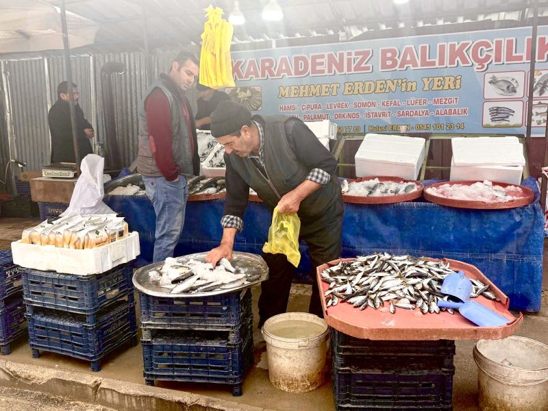 Darende’de Hamsi ve Somun Tezgâhlardan Kapış Kapış Gidiyor