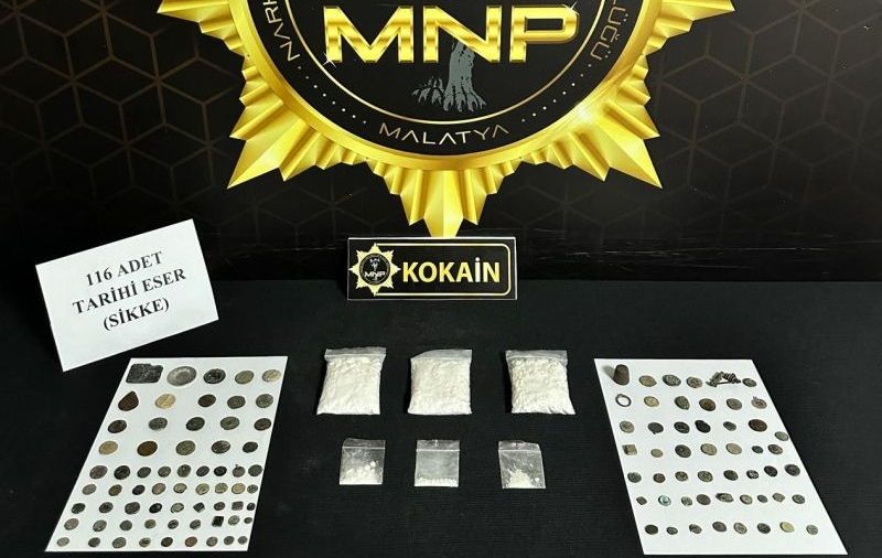 Narkotik Operasyonda Kokain Ve Sikke Ele Geçirildi