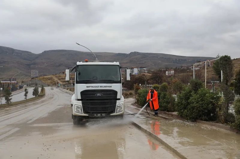 Battalgazi Belediyesi'nden kapsamlı temizlik çalışması