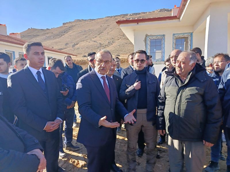 Darende Ağılbaşı’nda Yıllar Süren Bekleyiş Sona Erdi: 40 Köy Evi Hak Sahiplerine Teslim Edildi