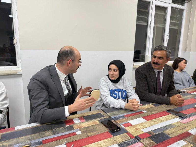 Kaymakam Sungur, Fen Lisesi Pansiyonunda Öğrencilerle Bir Araya Geldi