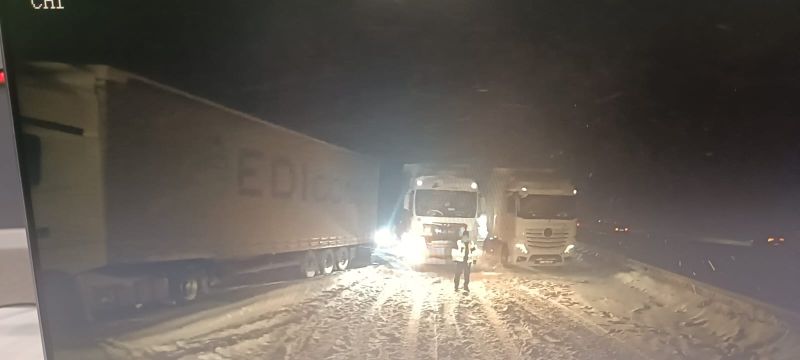 Yoğun Kar Yağışı Uyarısı: Karayolları 24 Saat Sahada Olacak