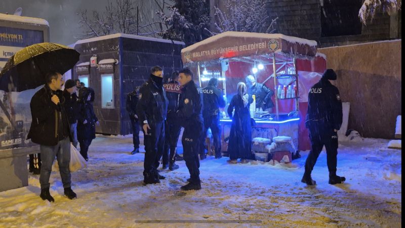 Bıçakla Yaralanan Genç Kız Hayatını Kaybetti