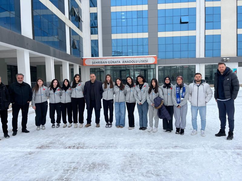 Şehriban Günata Anadolu Lisesi Voleybol Takımı Bölge Grup Maçları İçin Sivas Yolcusu