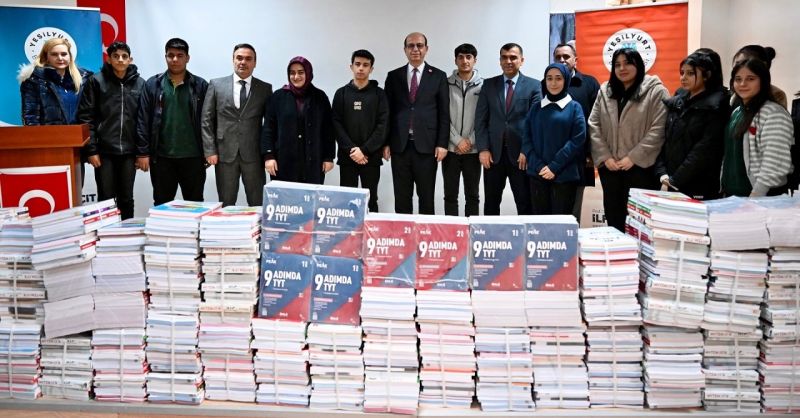 Yeşilyurt Belediyesi’nden Öğrencilere TYT-AYT Kaynak Kitap Desteği!
