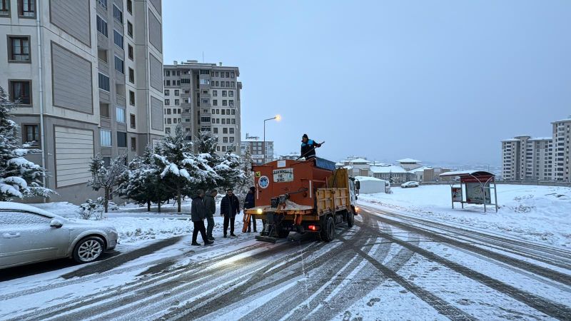 Başkan Taşkın, Karla Mücadele Çalışmalarını Sahada İnceledi