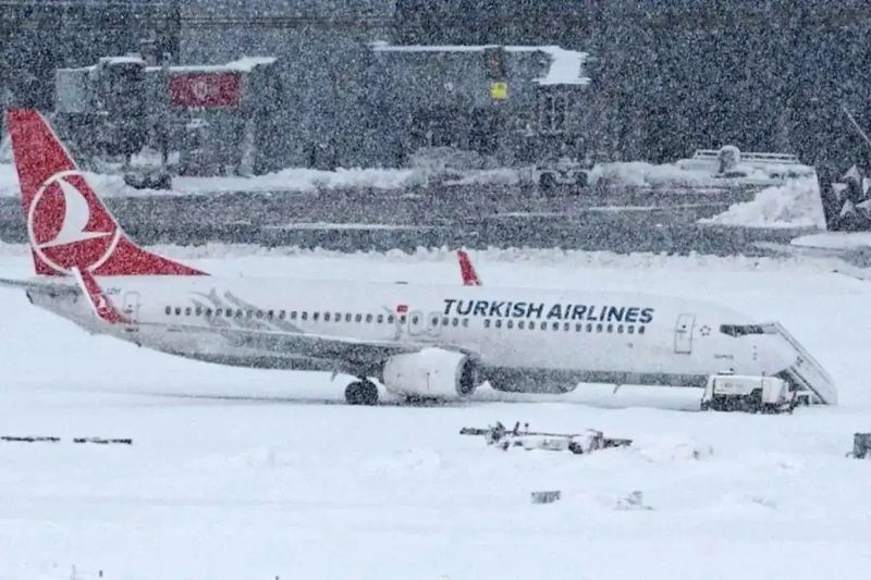 Olumsuz hava koşulları nedeniyle THY 54 seferini iptal etti