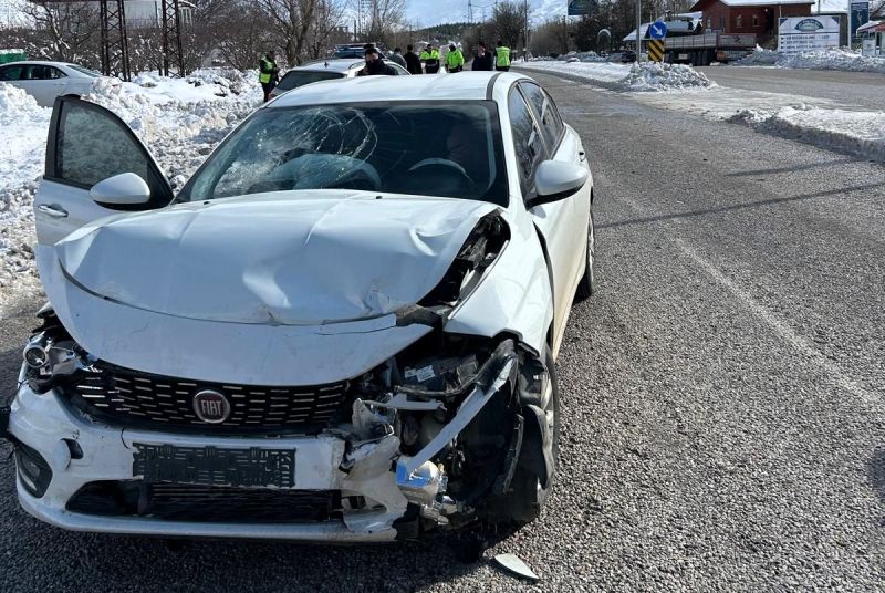 Doğanşehir Sürgü Mevkiinde Çift Araçlı Trafik Kazası: 3 Yaralı